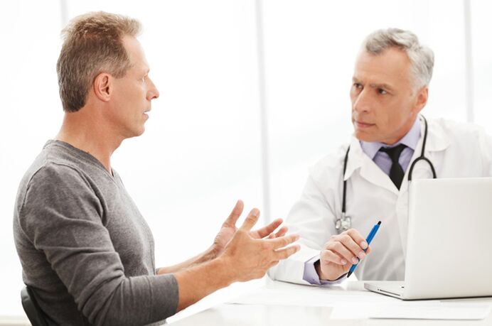 Bărbat cu prostatită cronică la cabinetul medicului